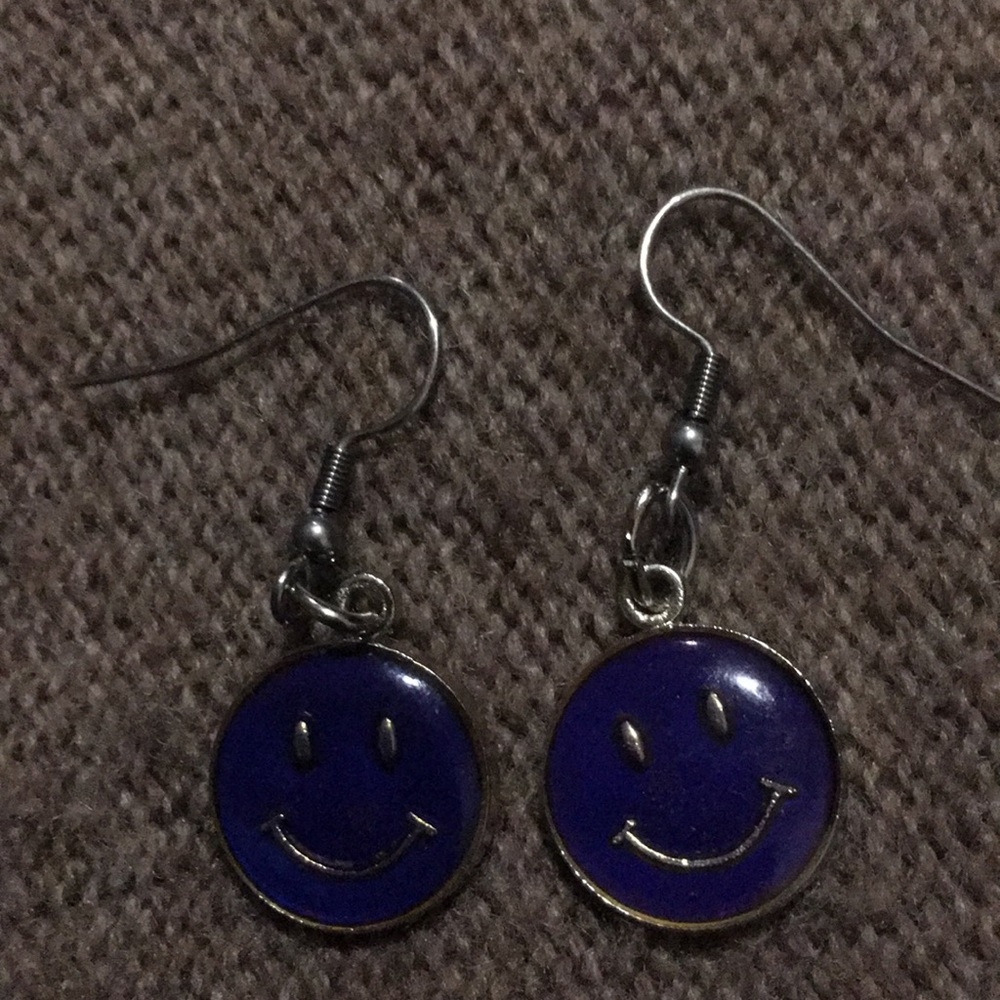 Mood changing earrings